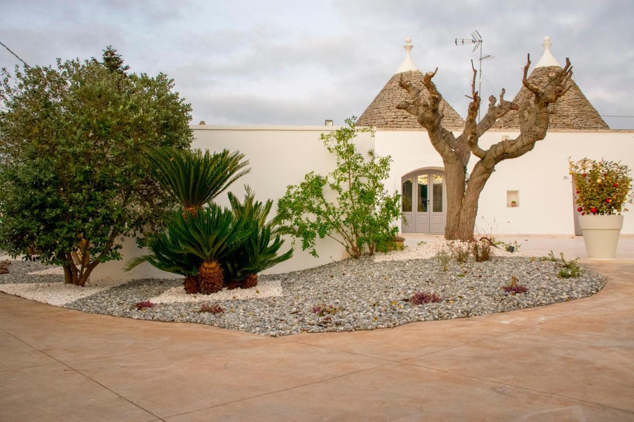 לוקורוטונדו Pavi Trulli E Suites מראה חיצוני תמונה